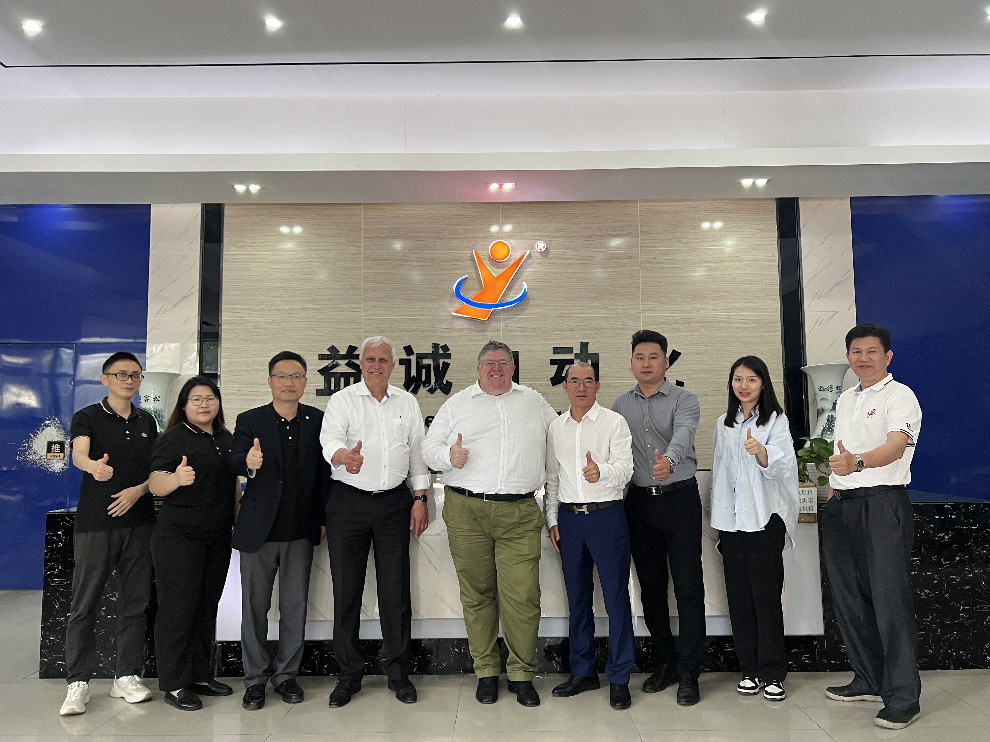 熱烈歡迎擁有150多年歷史企業(yè)BJB（百寶明照明）高層團隊來我司參觀交流！